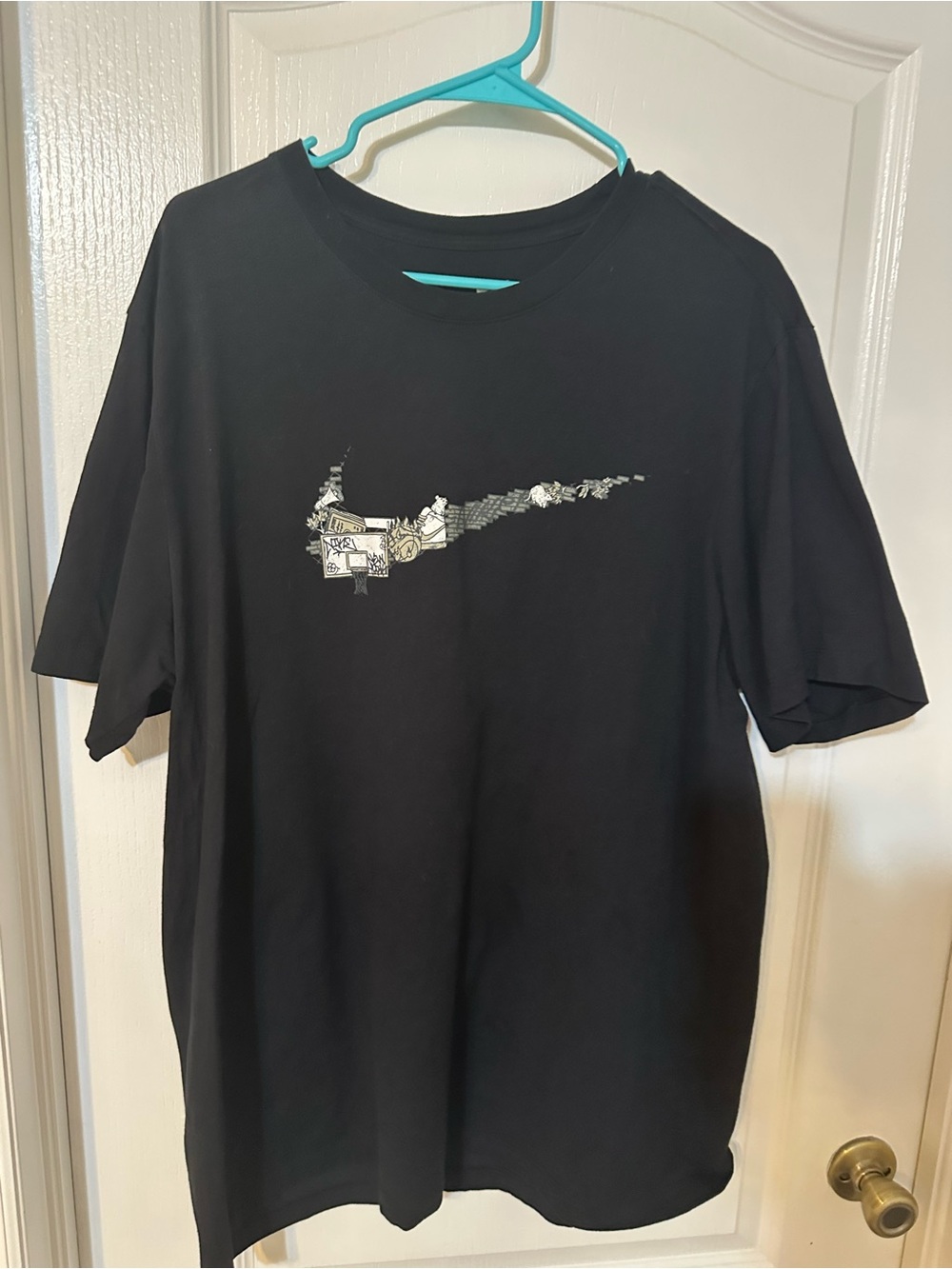 Nike Sportswear NYC Graffiti Swoosh Basketball T-Shirt Black XL